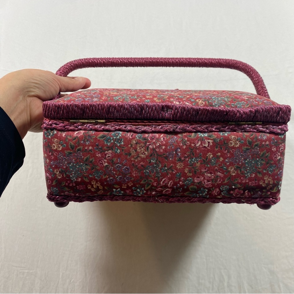 Vintage Sewing Box With Lid Upholstered Padded Floral With Handle Compartments - Picture 6 of 13
